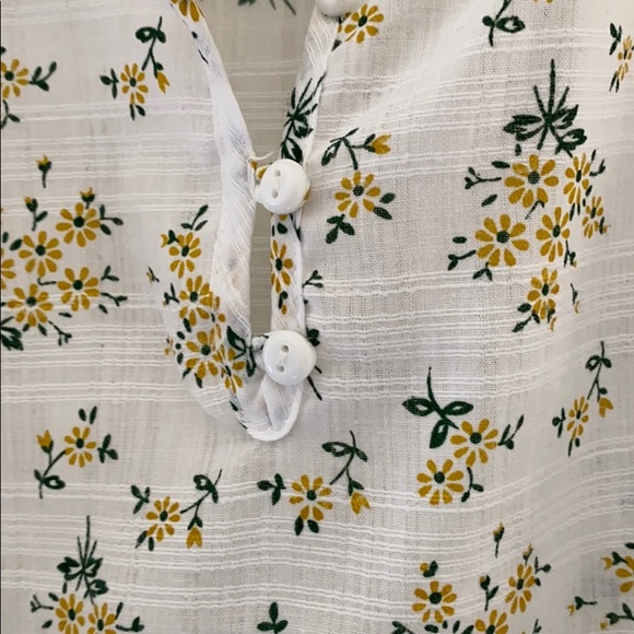 Flowered Sleeveless Top - Picture 4 of 4